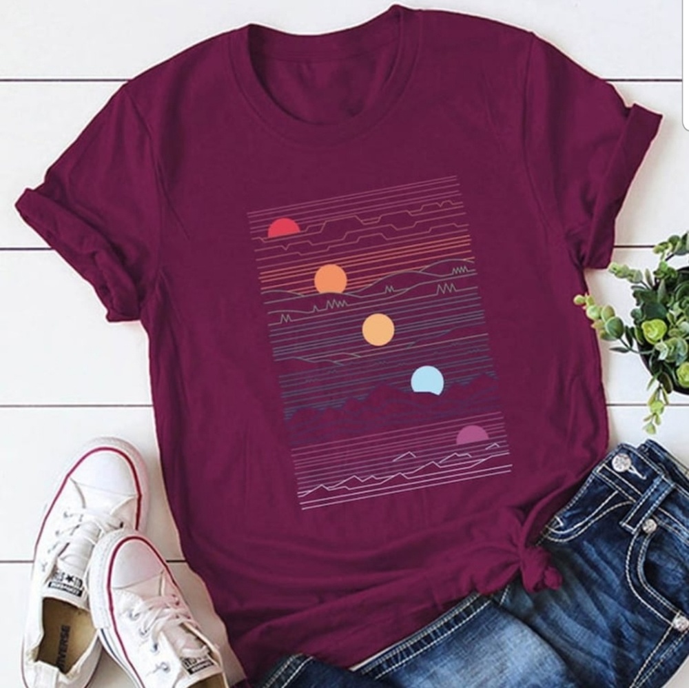 Round Neck Sun Design Tee Size Large NEW